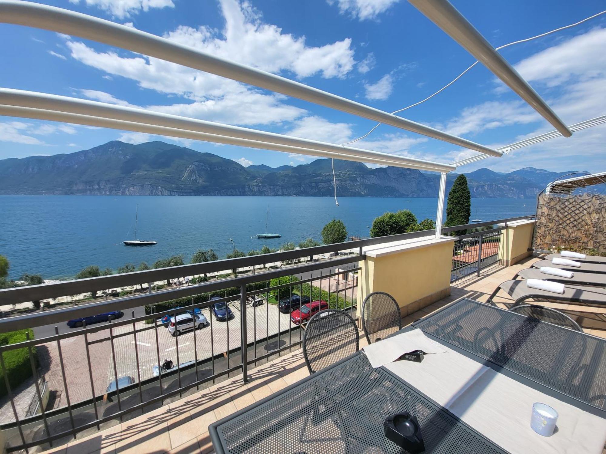 Penthouse Casa Alkea Masse Lake View Brenzone sul Garda Exterior photo