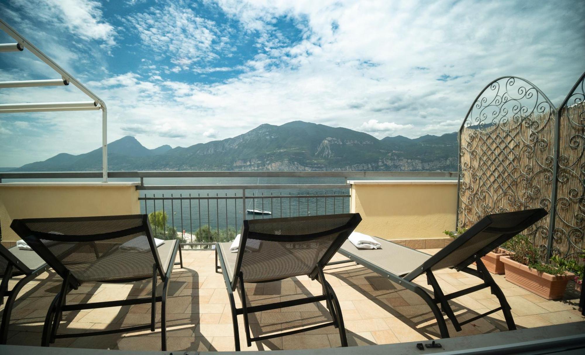 Penthouse Casa Alkea Masse Lake View Brenzone sul Garda Exterior photo